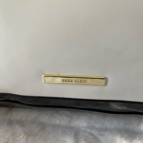 Anne Klein large black and white color block Satchel with gold tone hardwares. - Picture 14 of 15